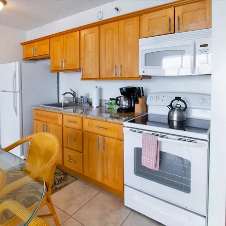 High-Floor Waikiki Ocean & Park View Condo-Free Parking